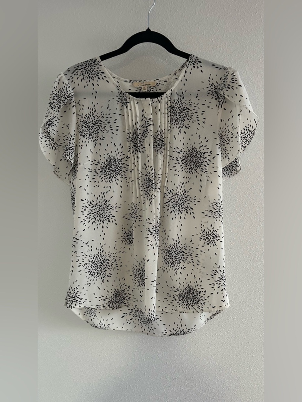 Serein Ivory Floral Burst Pintuck Blouse